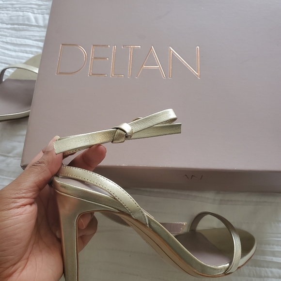 Gold strappy heel - Picture 6 of 6